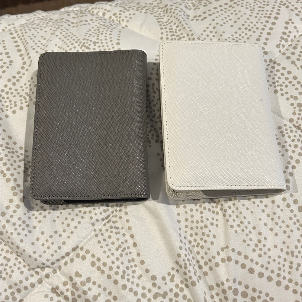 Mr. and Mrs. Passport Holders NWT - Picture 4 of 4